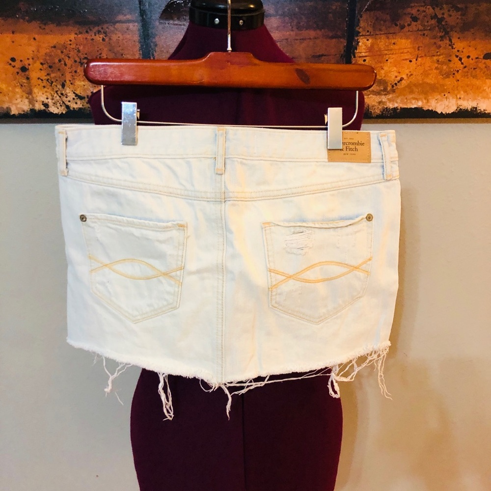 ABERCROMBIE & FITCH EUC Distressed Miniskirt 29 - Picture 3 of 5